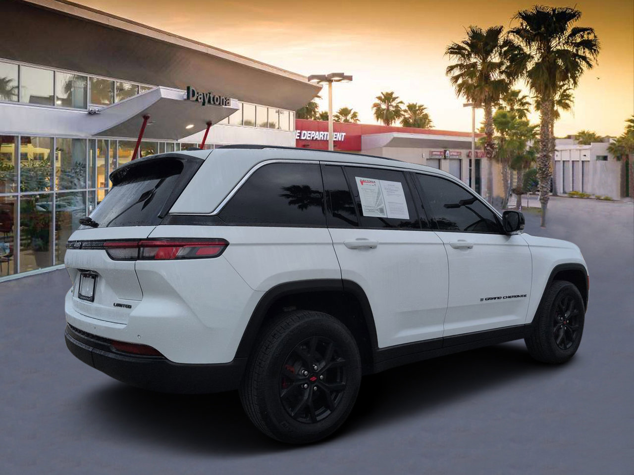 Used 2023 Jeep Grand Cherokee Limited image 3