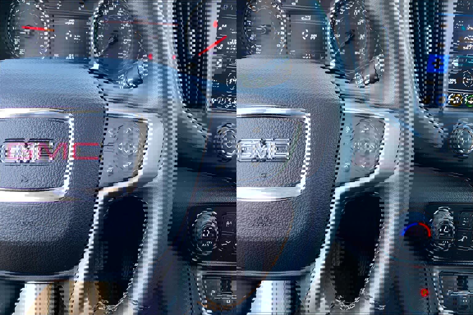 Used 2024 GMC Terrain AT4 image 25