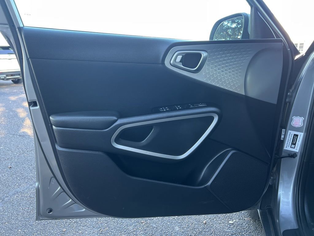 Used 2024 Kia Soul LX w/ Option Group 015 image 19