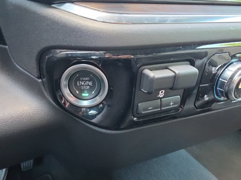 Used 2025 GMC Sierra 1500 SLT RWD image 27