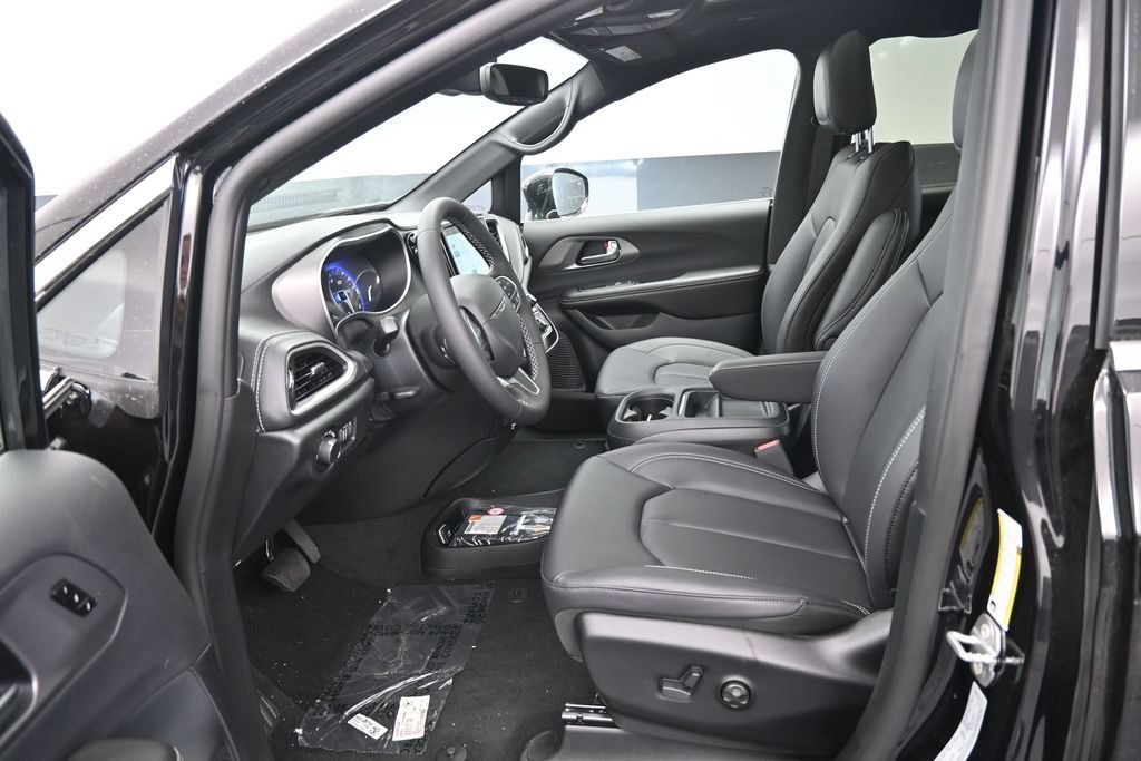 New 2027 Chrysler Pacifica Select w/ Family Tech Group FWD image 10
