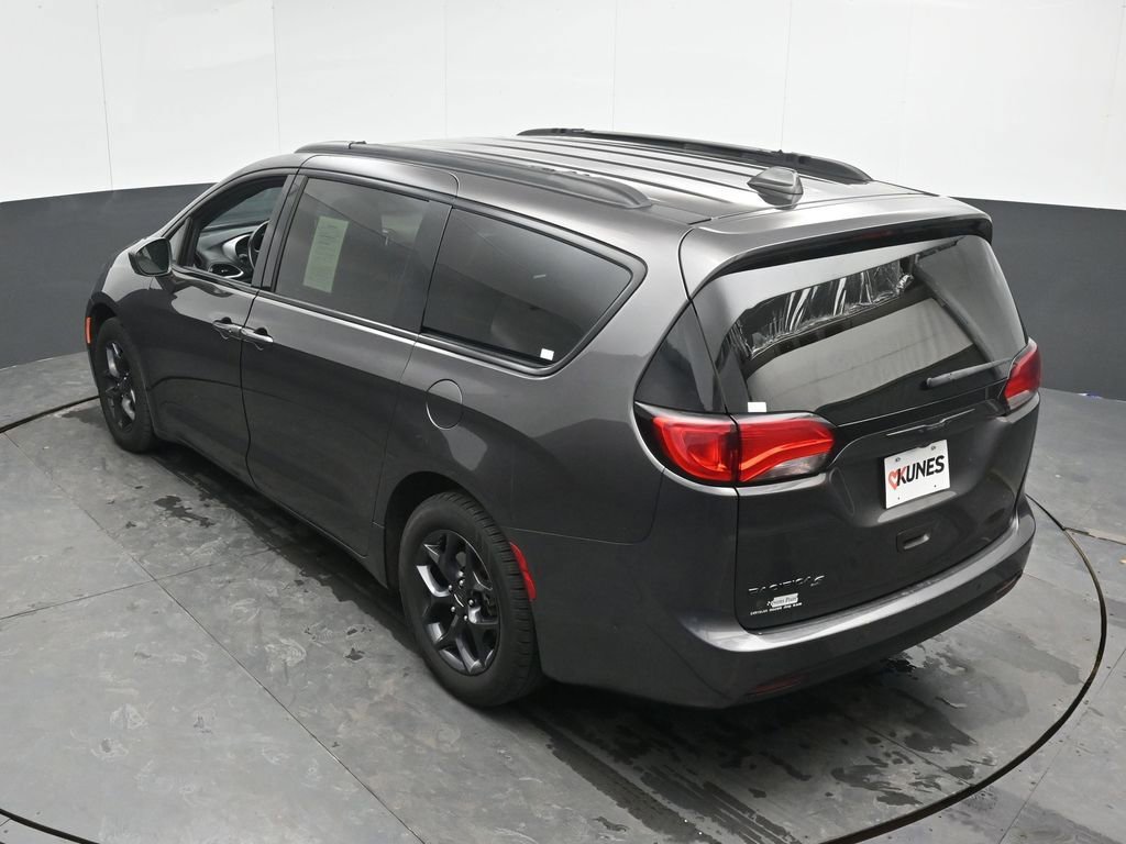 Used 2020 Chrysler Pacifica Touring-L Plus FWD image 31