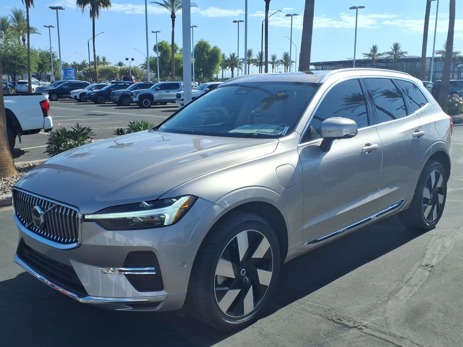 Used 2023 Volvo XC60 T8 Ultimate AWD/4WD image 8