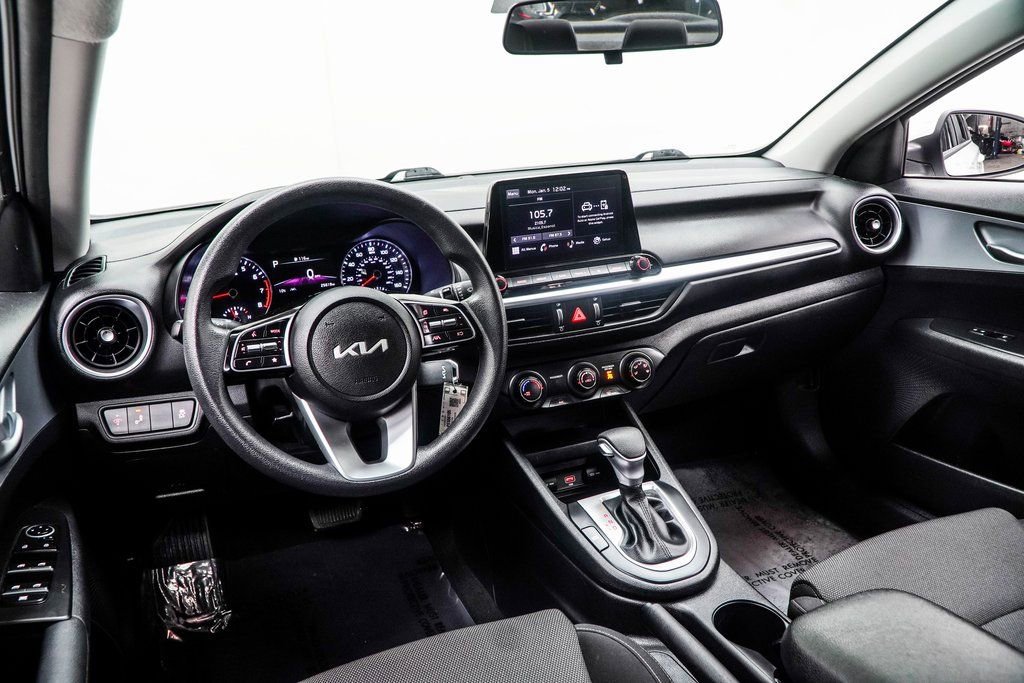 Used 2023 Kia Forte LXS w/ LXS Technology Package image 5