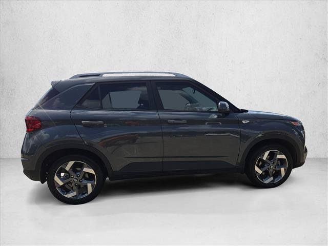 Used 2025 Hyundai Venue SEL FWD image 4