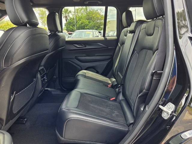 Used 2025 Jeep Grand Cherokee Altitude AWD/4WD image 10