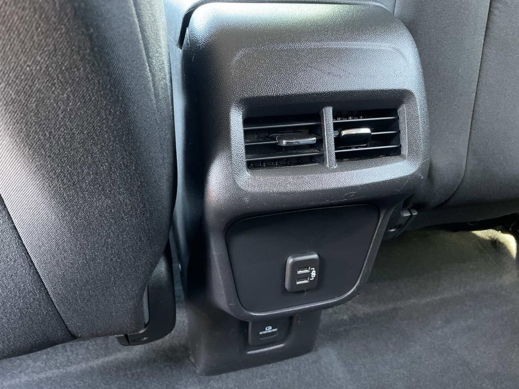 Used 2024 Chevrolet Equinox LT image 27