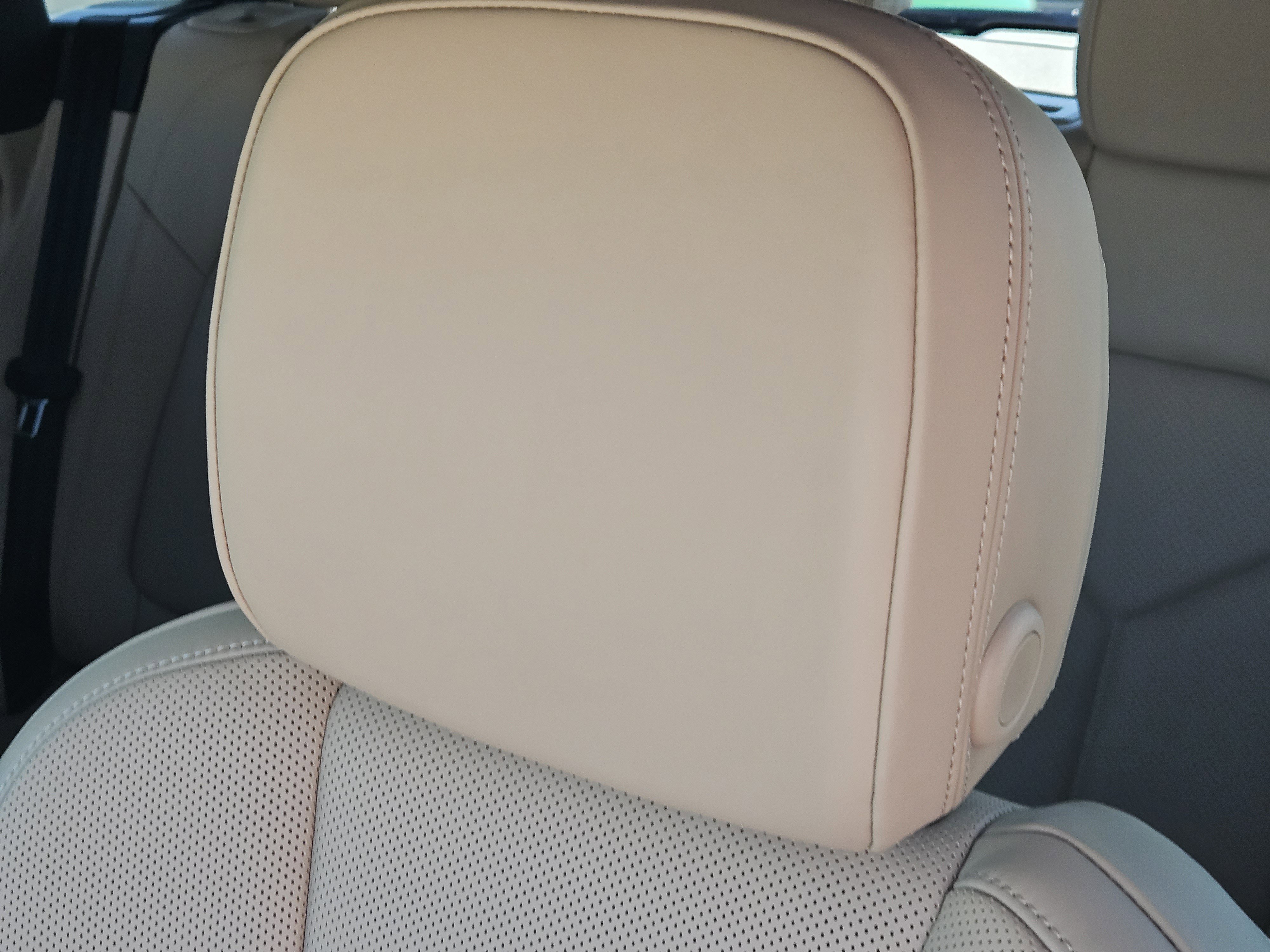 Certified 2025 Porsche Macan image 16