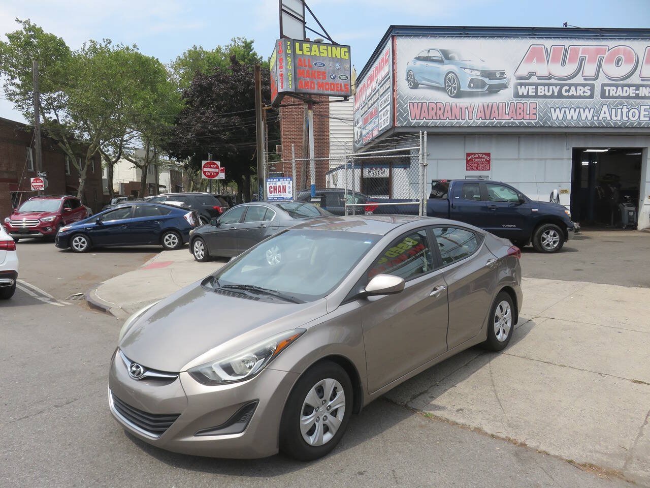 Used 2016 Hyundai Elantra SE FWD image 2