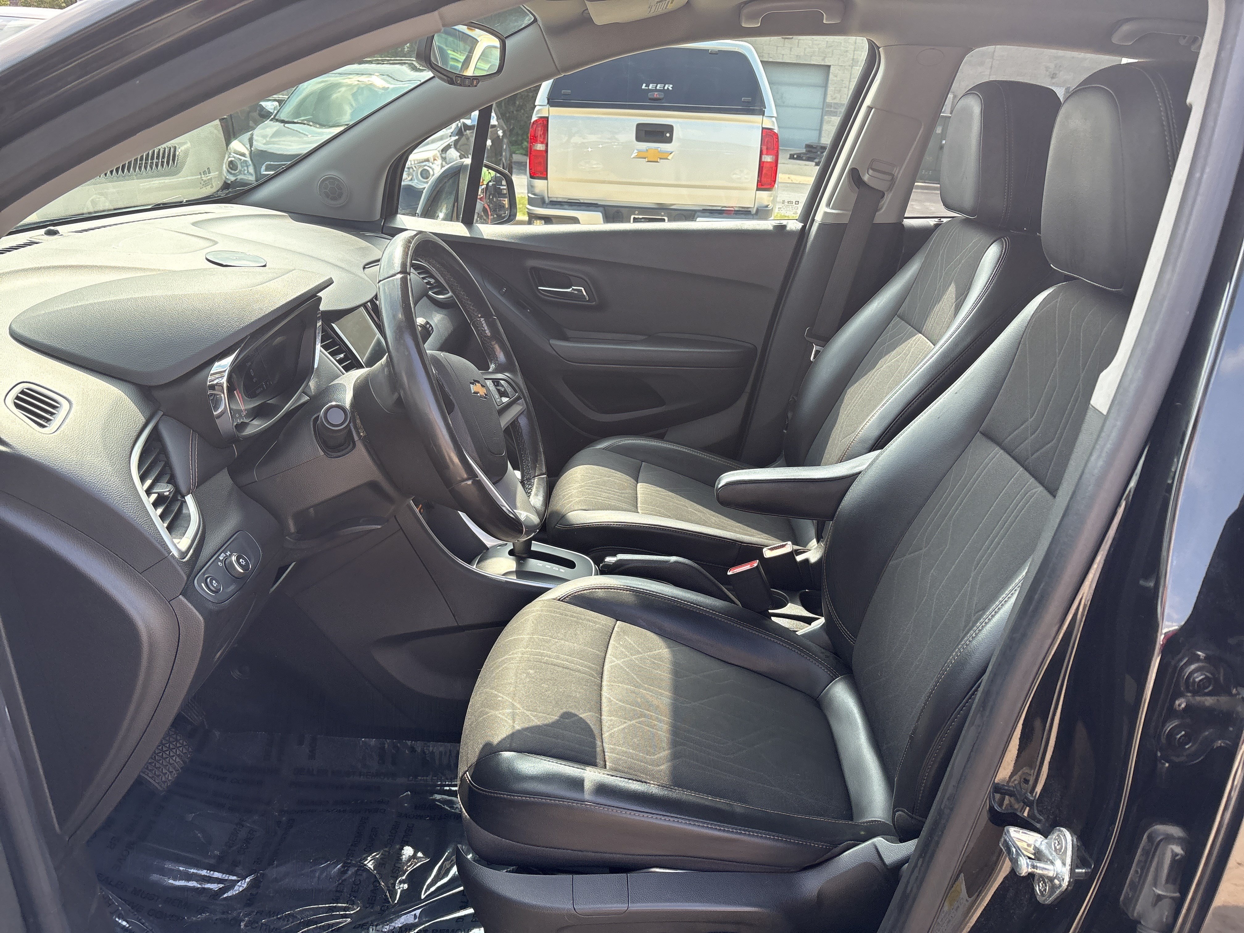 Used 2019 Chevrolet Trax LT w/ LT Convenience Package FWD image 11