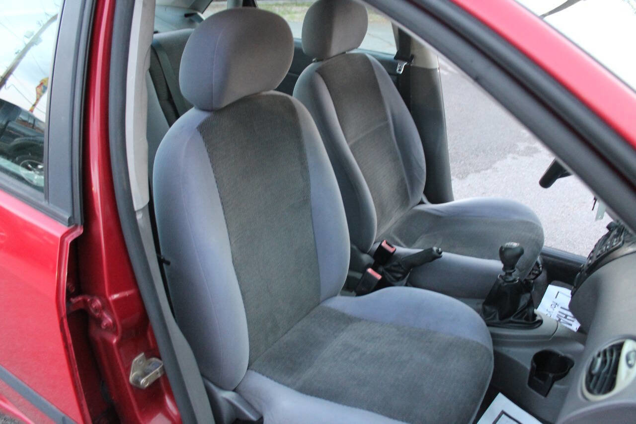 Used 2004 Ford Focus LX image 31