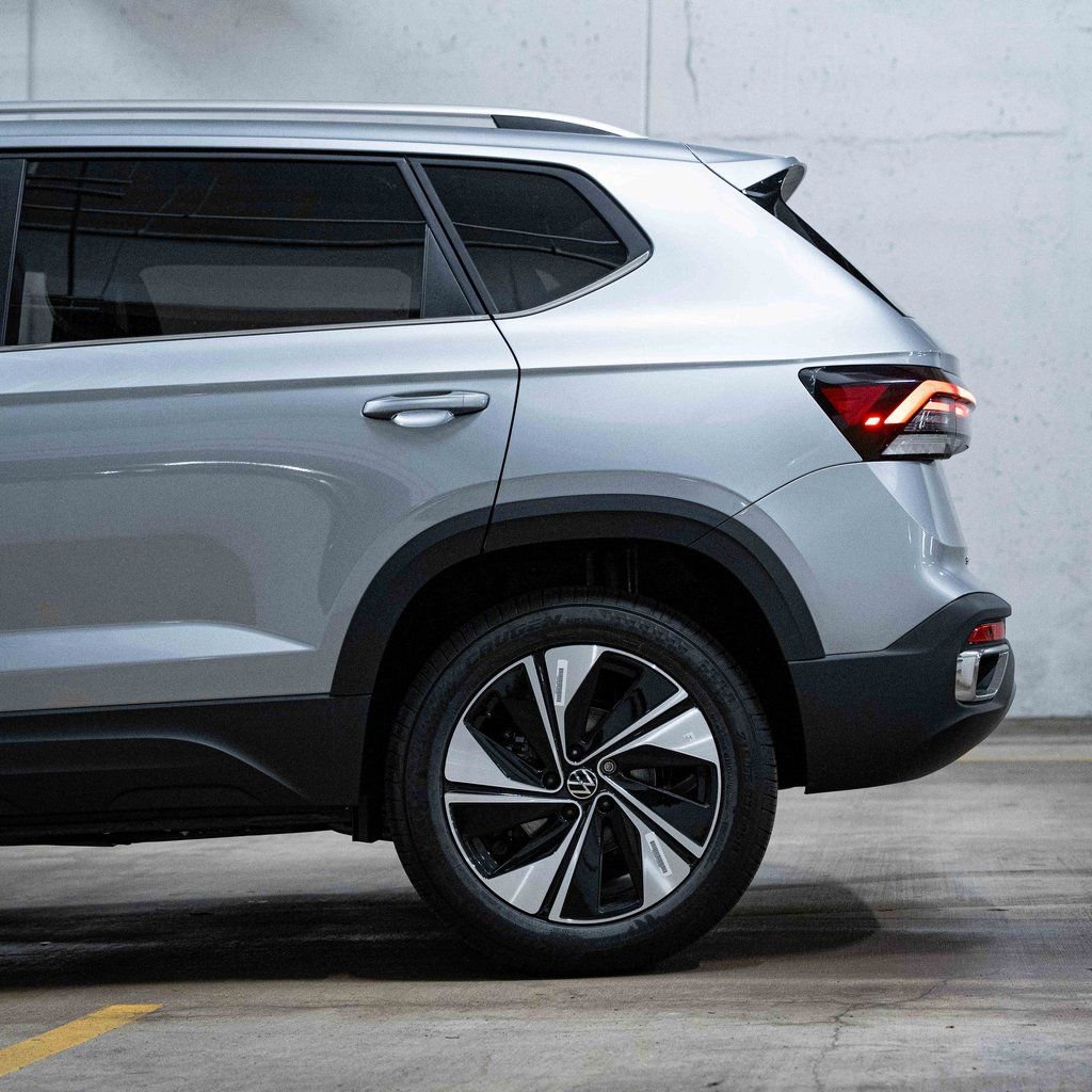 New 2026 Volkswagen Taos SE image 4