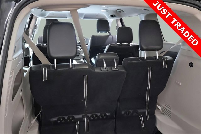 Used 2024 Chrysler Pacifica Touring-L image 21