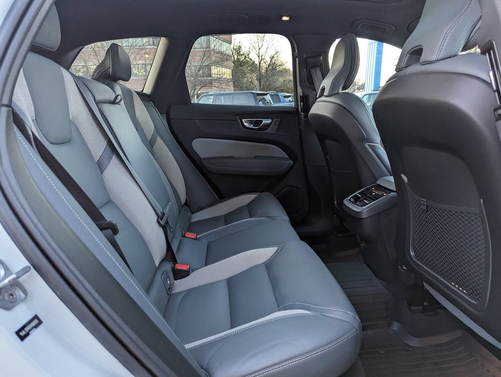 Used 2022 Volvo XC60 B5 R-Design w/ Advanced Package AWD/4WD image 35