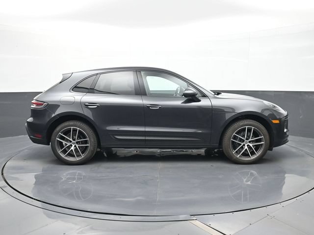 Certified 2025 Porsche Macan AWD/4WD image 23