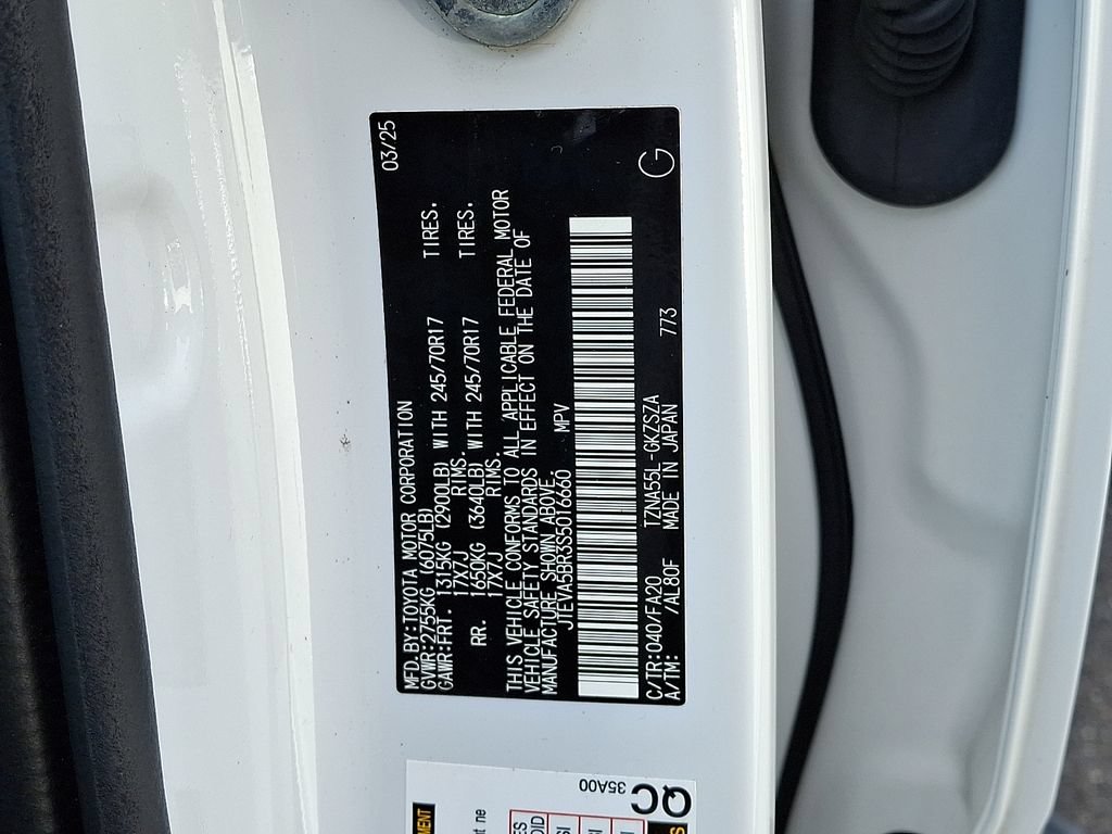 Certified 2025 Toyota 4Runner SR5 AWD/4WD image 29