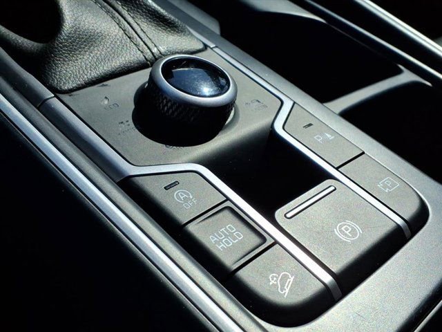 Used 2024 Kia Sorento S image 16