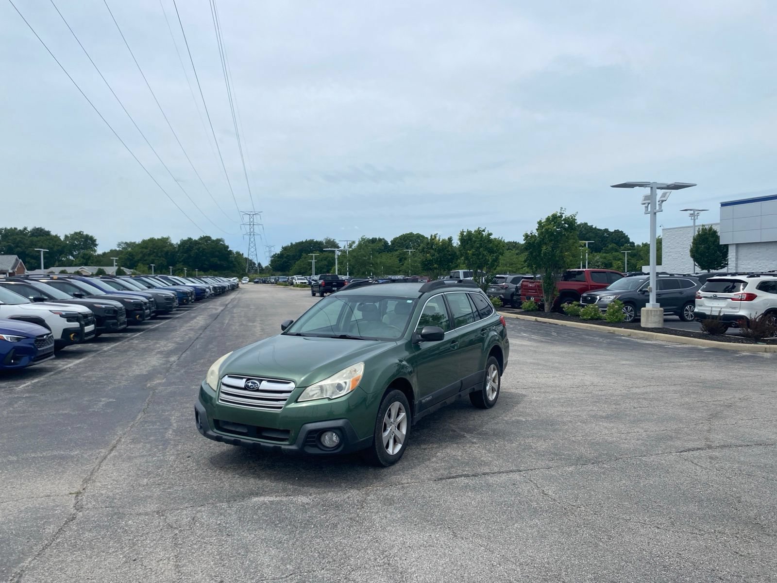 Used 2014 Subaru Outback 2.5i w/ Alloy Wheel Package AWD/4WD image 3