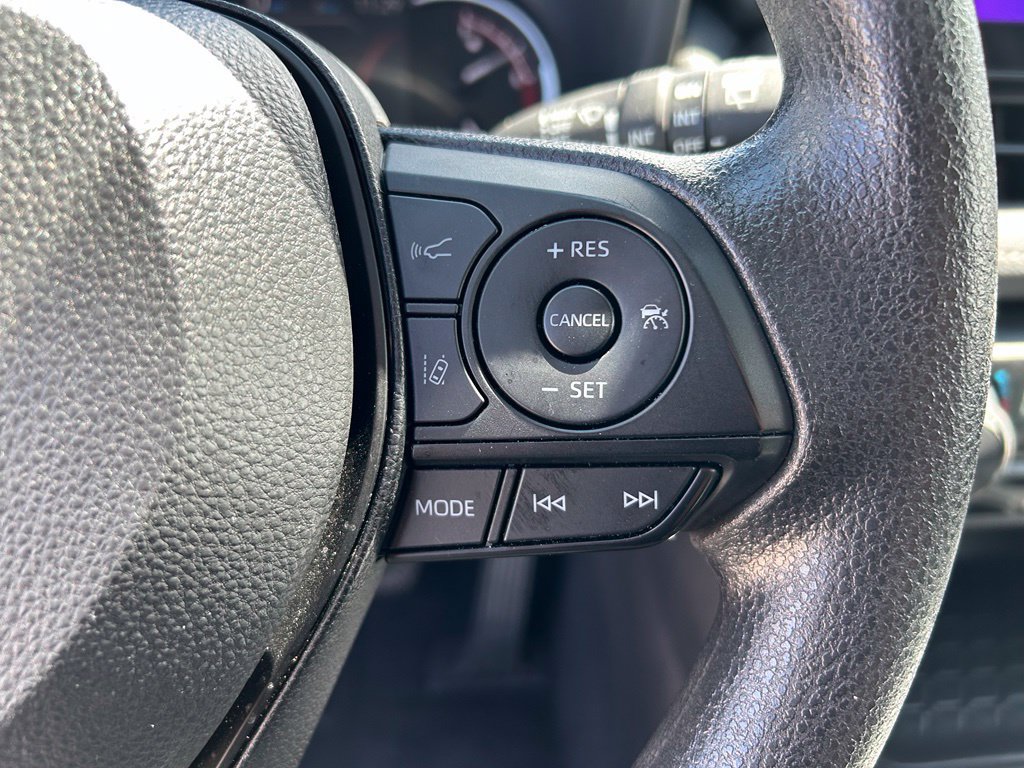 Used 2025 Toyota RAV4 XLE AWD/4WD image 12