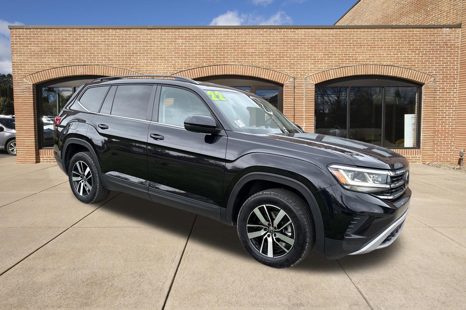 Used 2022 Volkswagen Atlas SE AWD/4WD image 2