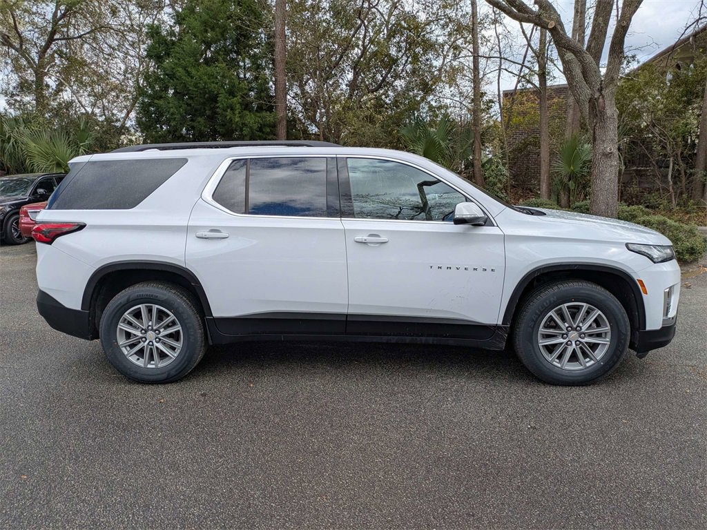 Used 2023 Chevrolet Traverse LT image 3