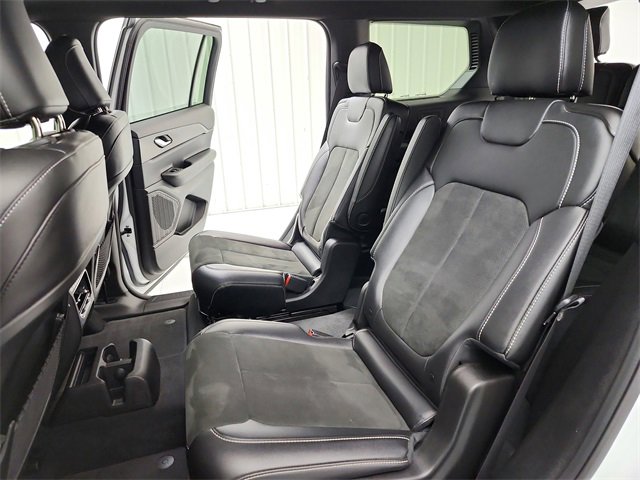 Used 2025 Jeep Grand Cherokee L Altitude image 37
