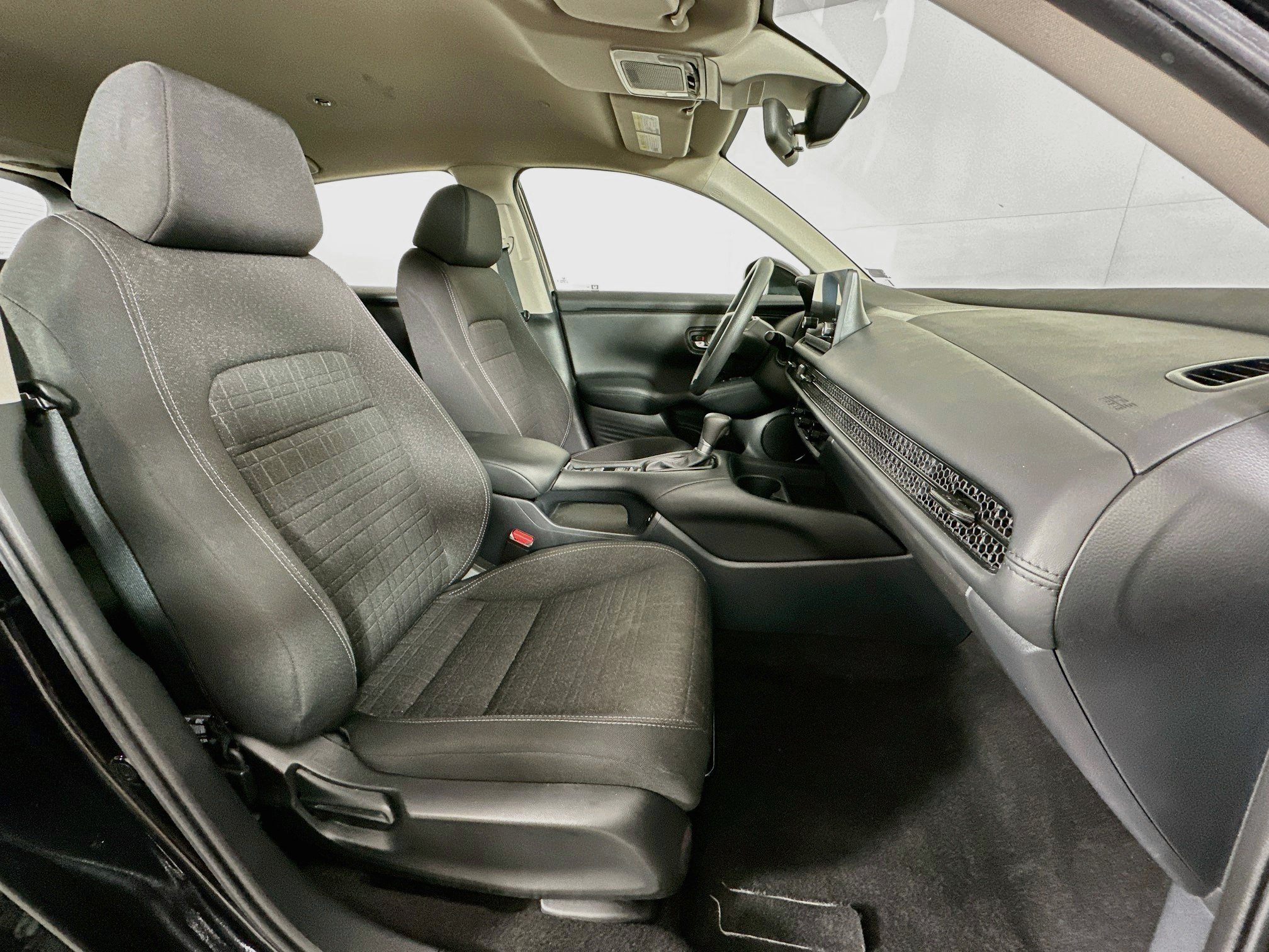 Used 2025 Honda HR-V LX image 28
