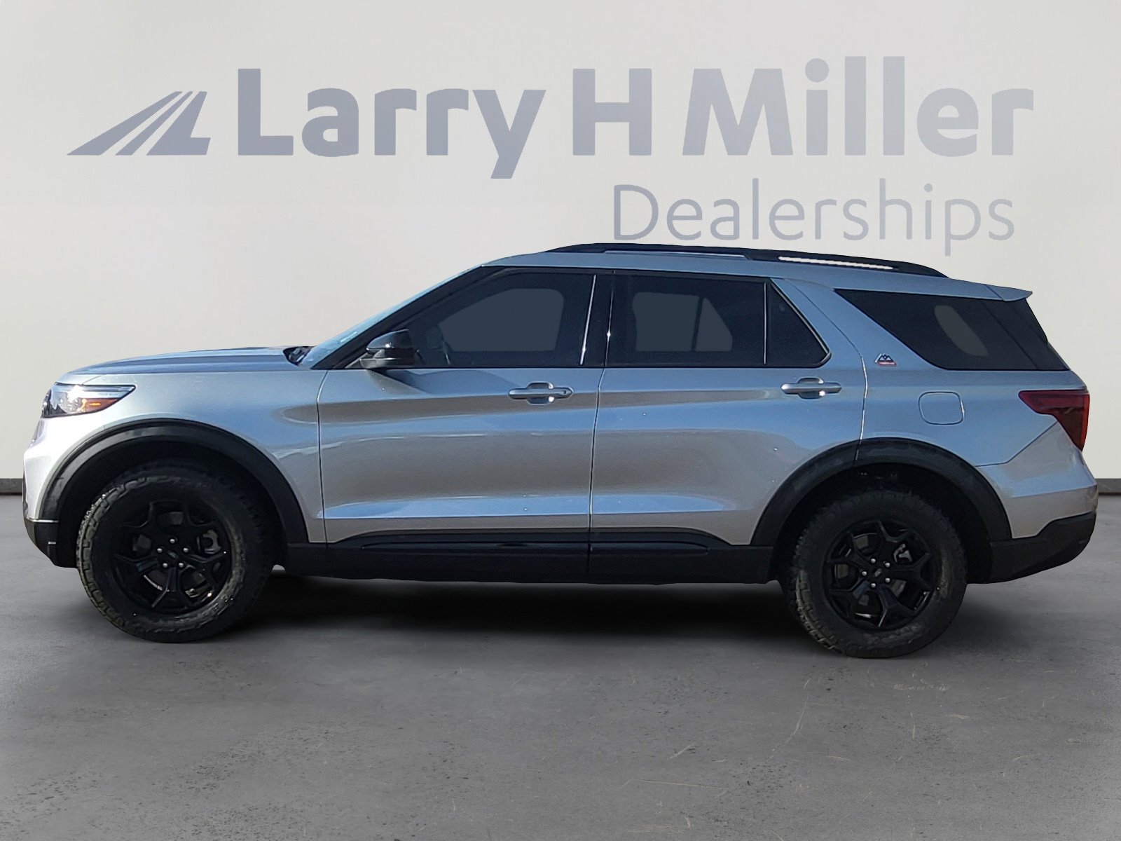 Used 2024 Ford Explorer Timberline w/ Timberline Technology Package image 2
