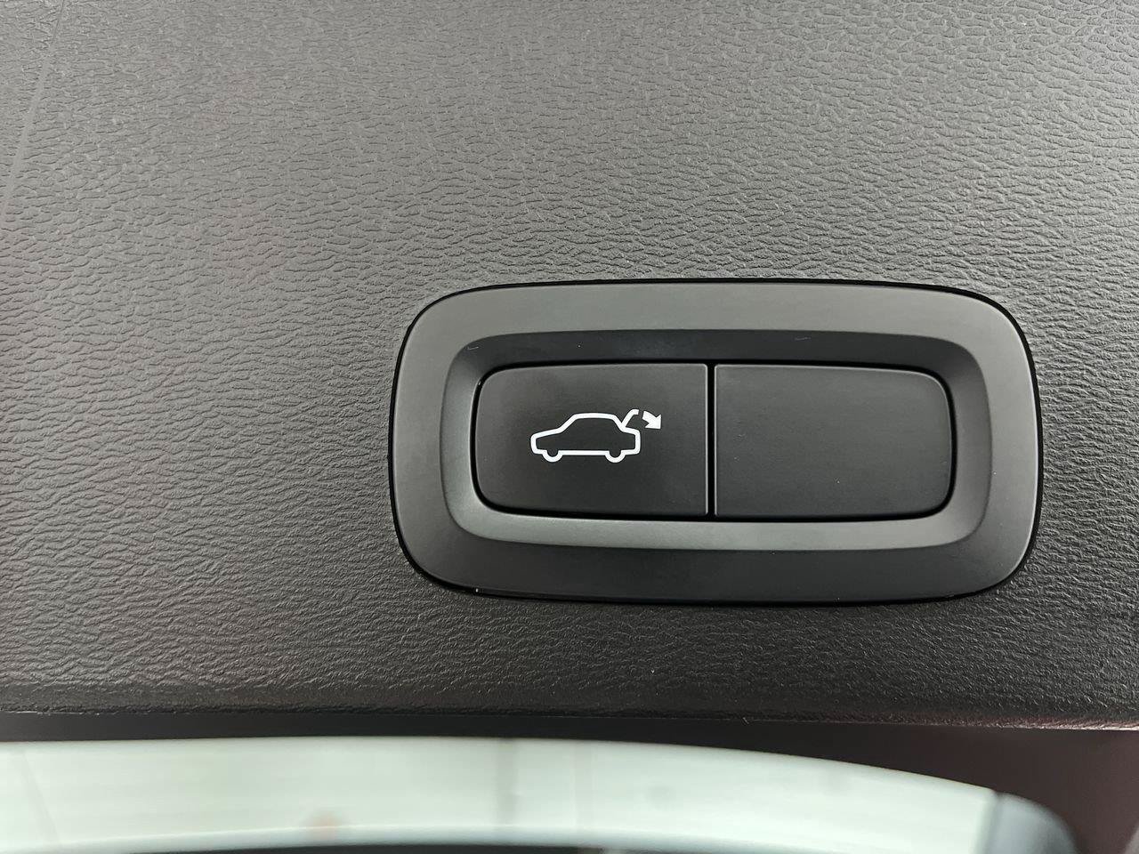 Used 2023 Volvo XC40 B5 Core AWD/4WD image 26