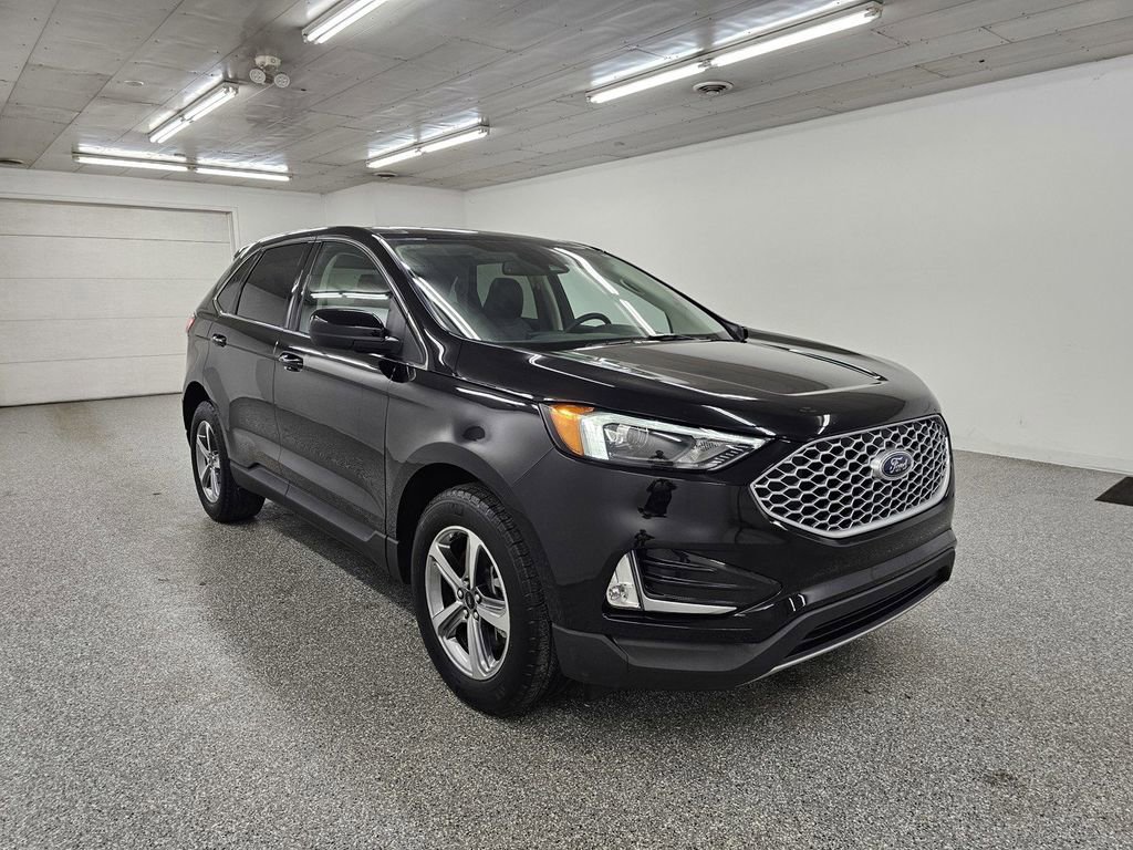 Used 2024 Ford Edge SEL w/ Convenience Package AWD/4WD image 3