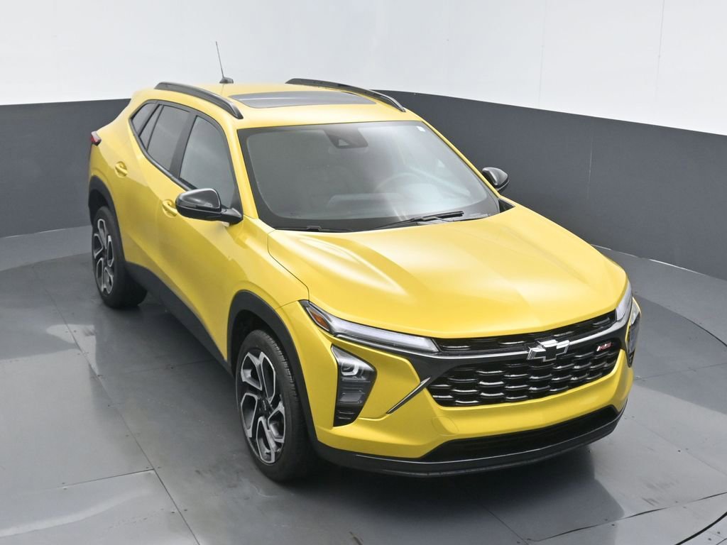 Used 2024 Chevrolet Trax RS w/ Sunroof Package image 3