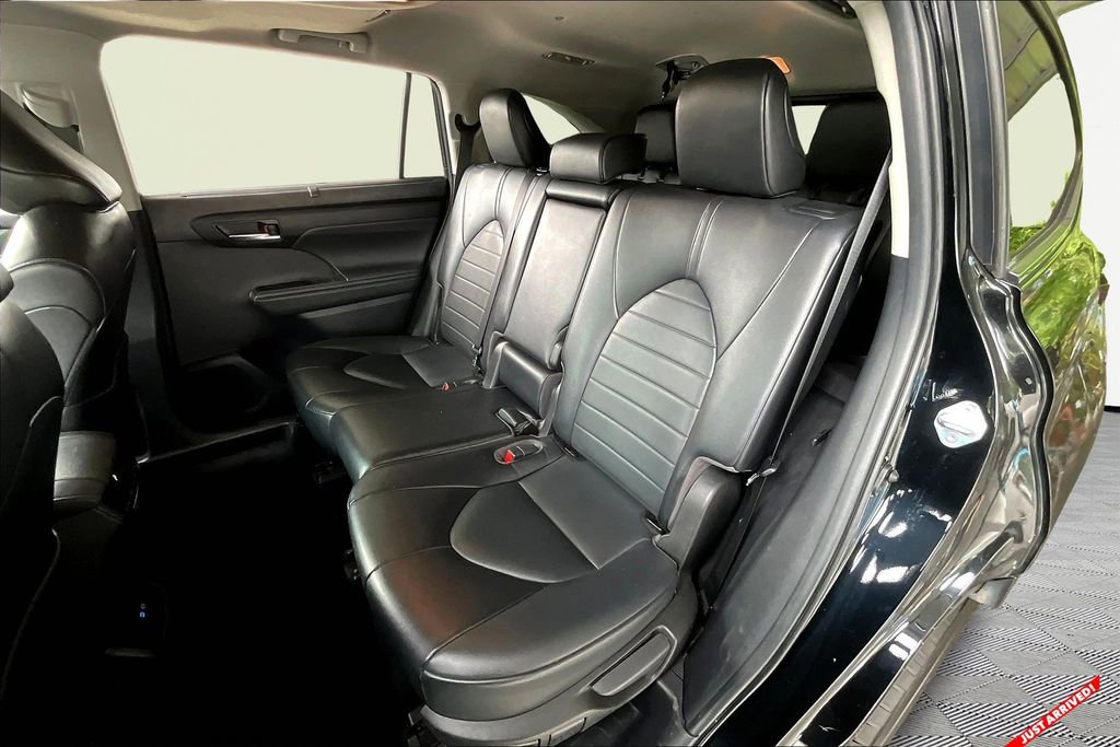 Used 2022 Toyota Highlander XLE image 14