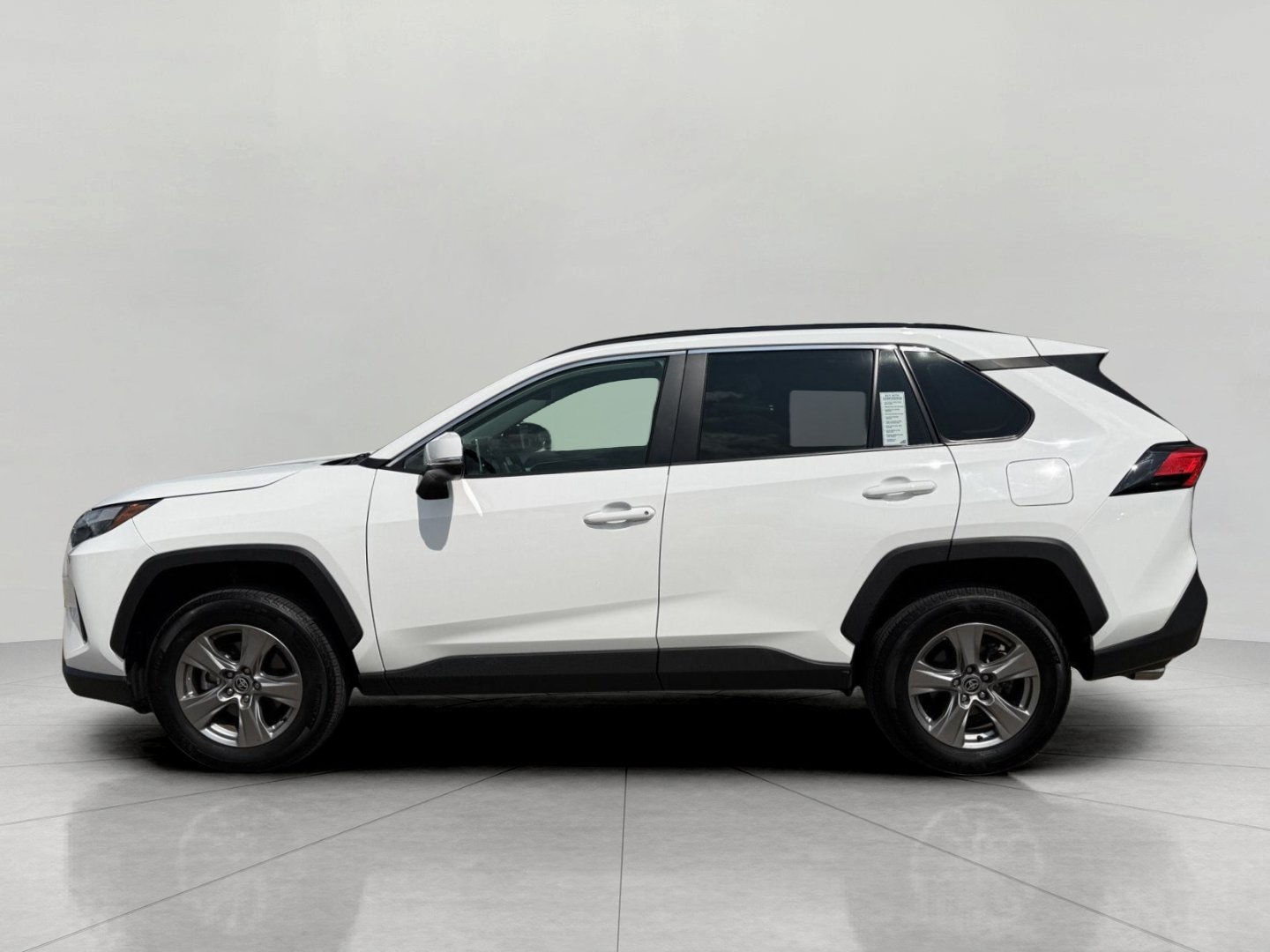 Used 2025 Toyota RAV4 XLE AWD/4WD image 7