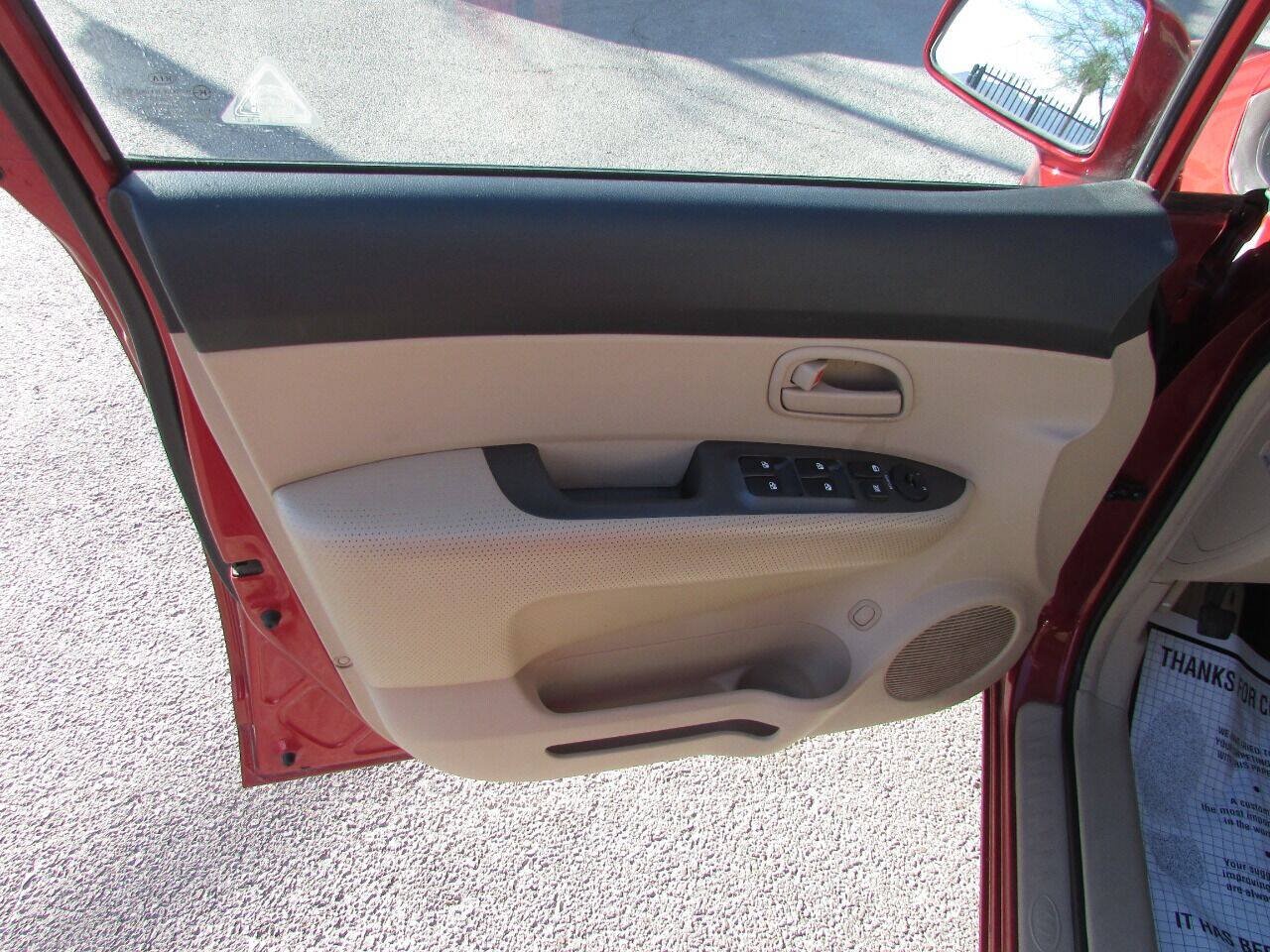 Used 2007 Kia Rondo LX w/ Convenience Pkg FWD image 25