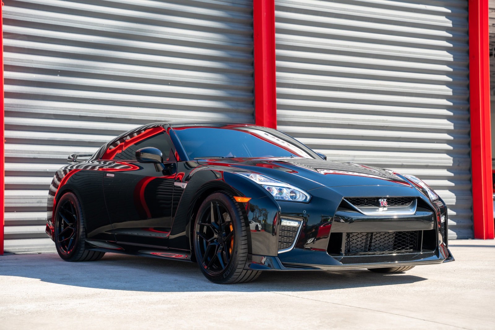 Used 2023 Nissan GT-R Premium w/ Premium Interior Package image 2