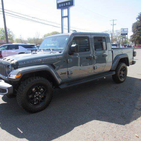 Used 2025 Jeep Gladiator Sport AWD/4WD image 4