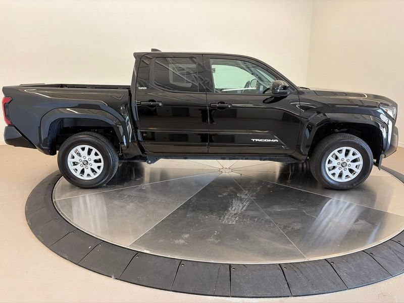 Used 2025 Toyota Tacoma SR5 AWD/4WD image 2