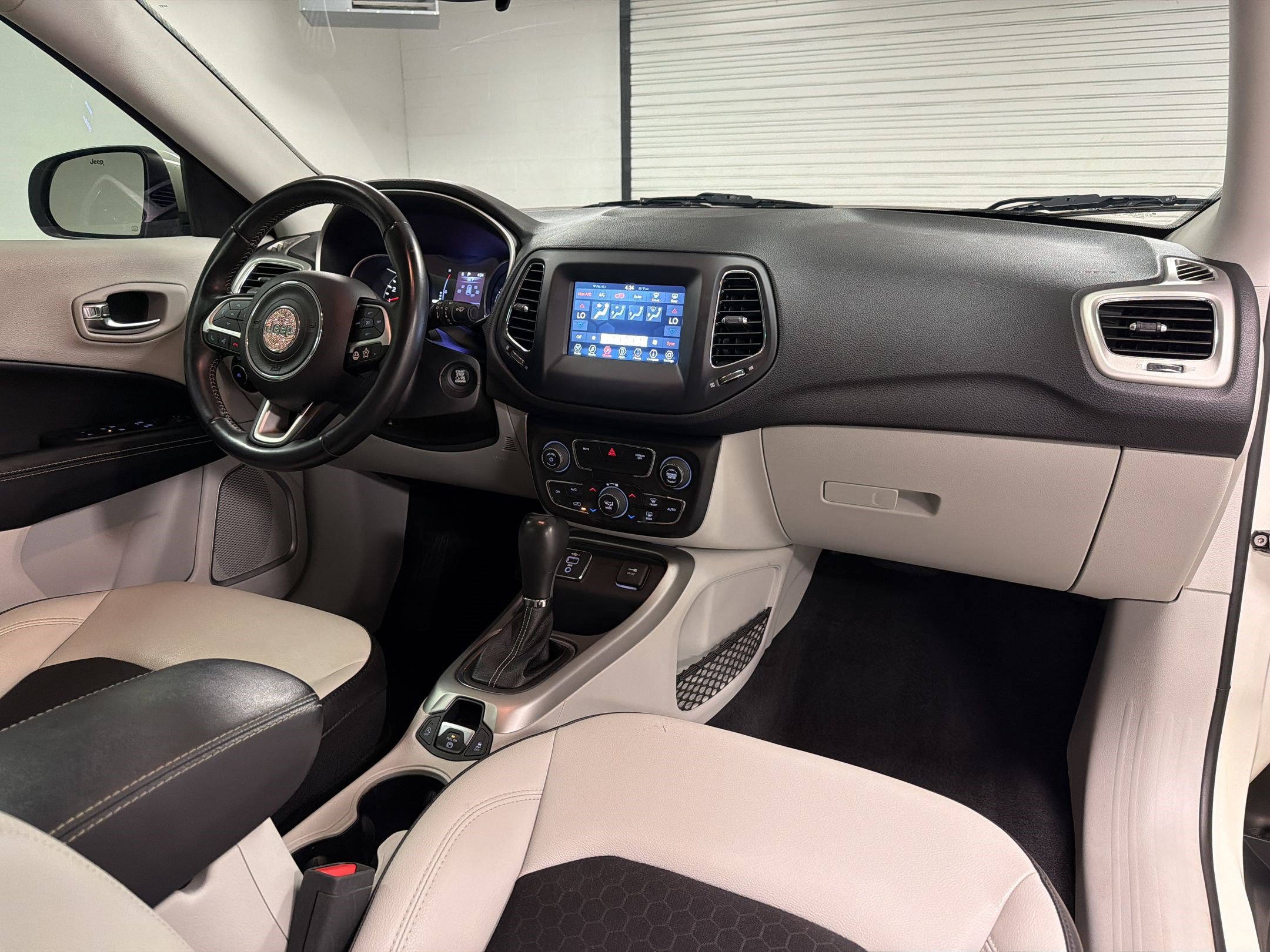 Used 2020 Jeep Compass Latitude FWD image 30
