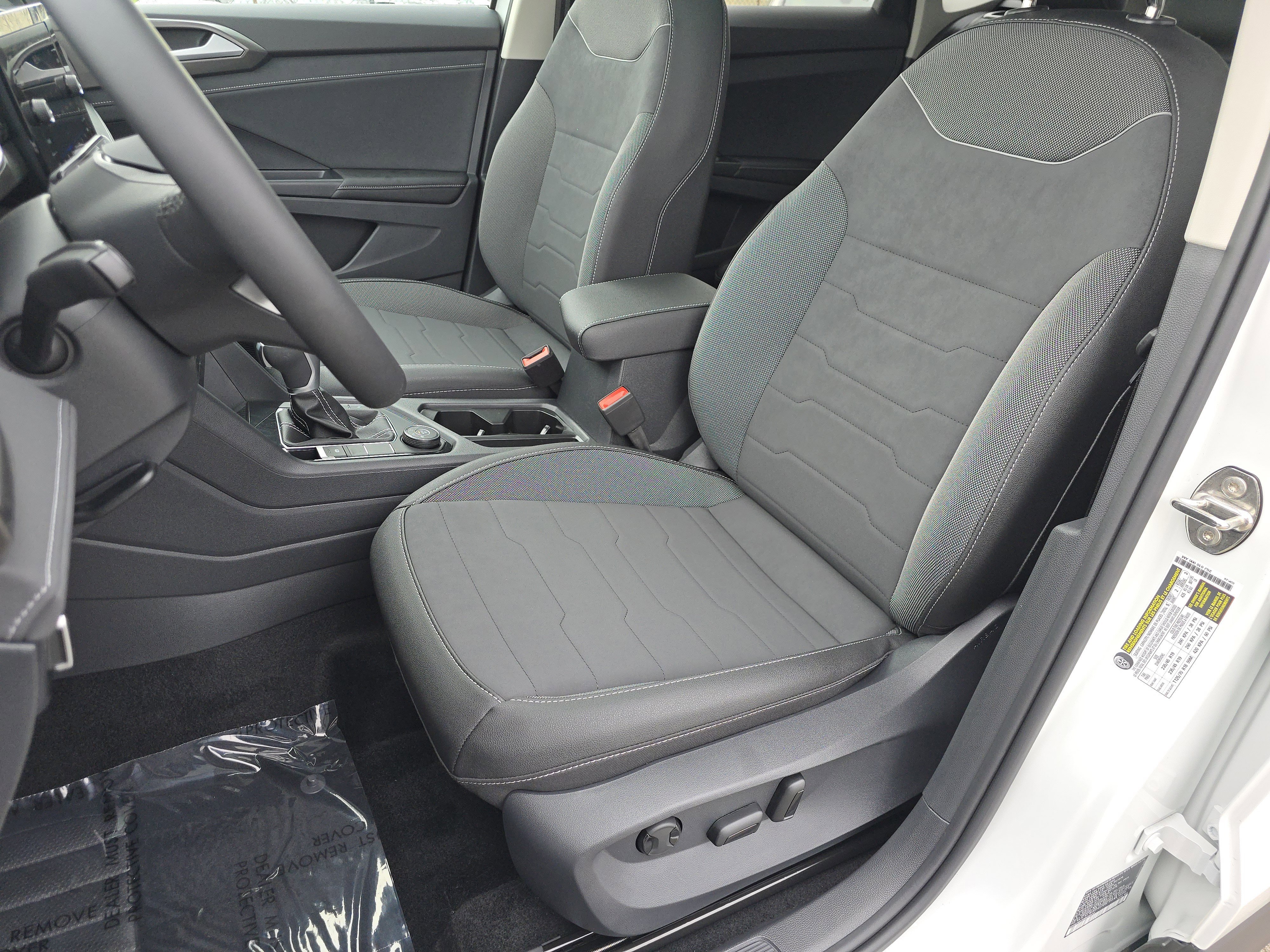 New 2025 Volkswagen Taos SE image 23