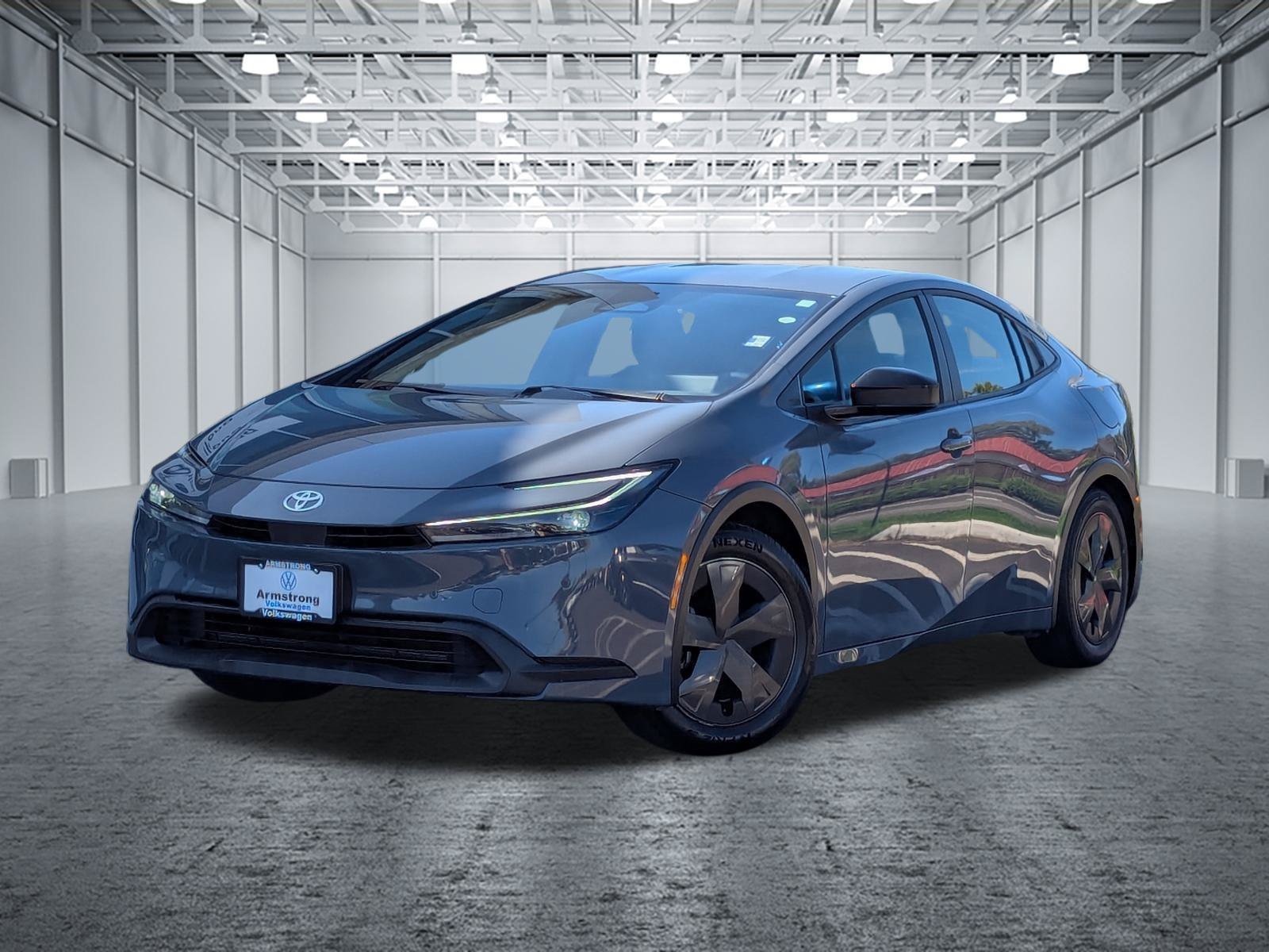 Used 2025 Toyota Prius LE FWD image 1