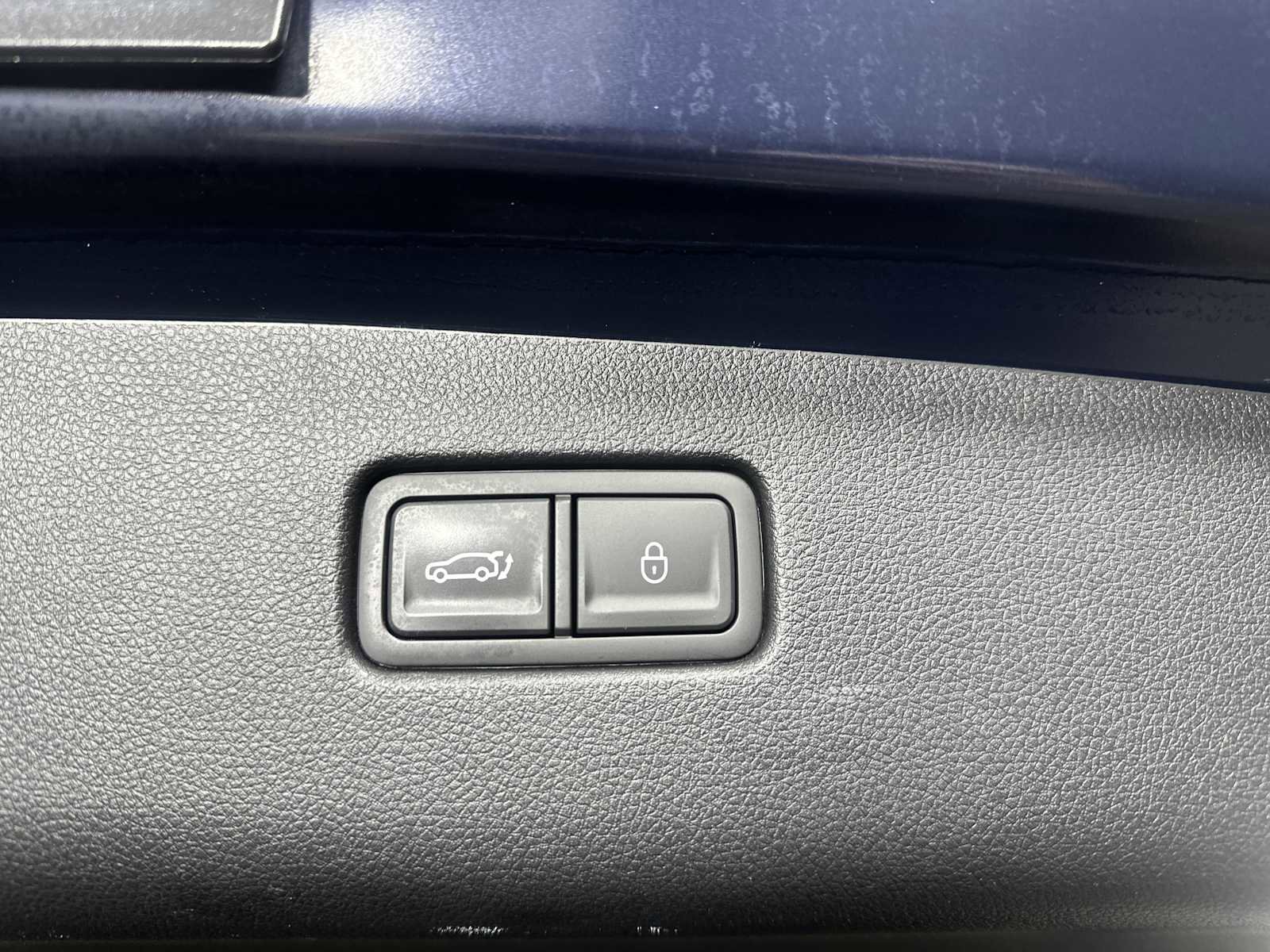 Used 2023 Genesis GV70 2.5T w/ Advanced Package image 34