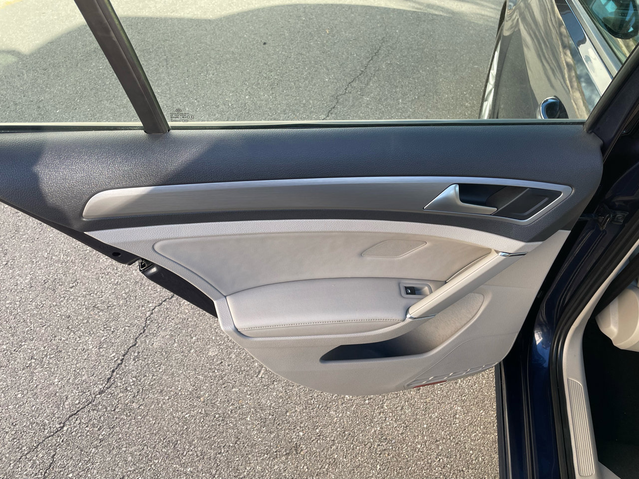 Used 2015 Volkswagen Golf S image 15