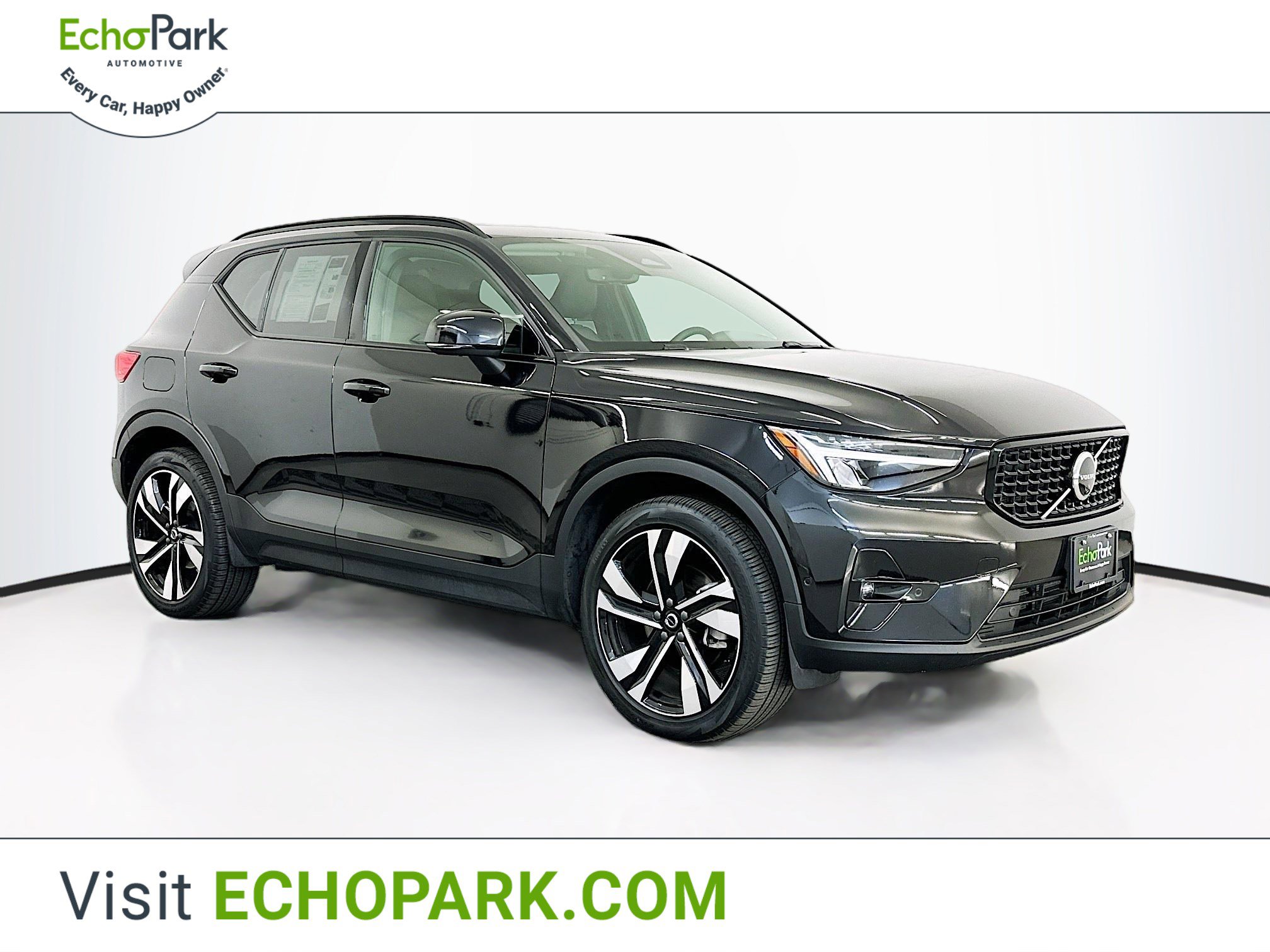 Used 2025 Volvo XC40 B5 Plus video 1