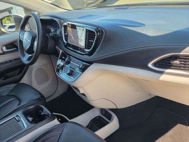 Certified 2023 Chrysler Pacifica Touring-L FWD image 24