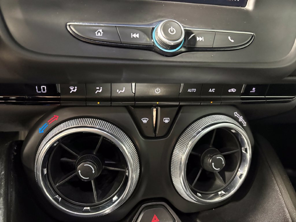 Used 2020 Chevrolet Camaro LT RWD image 18