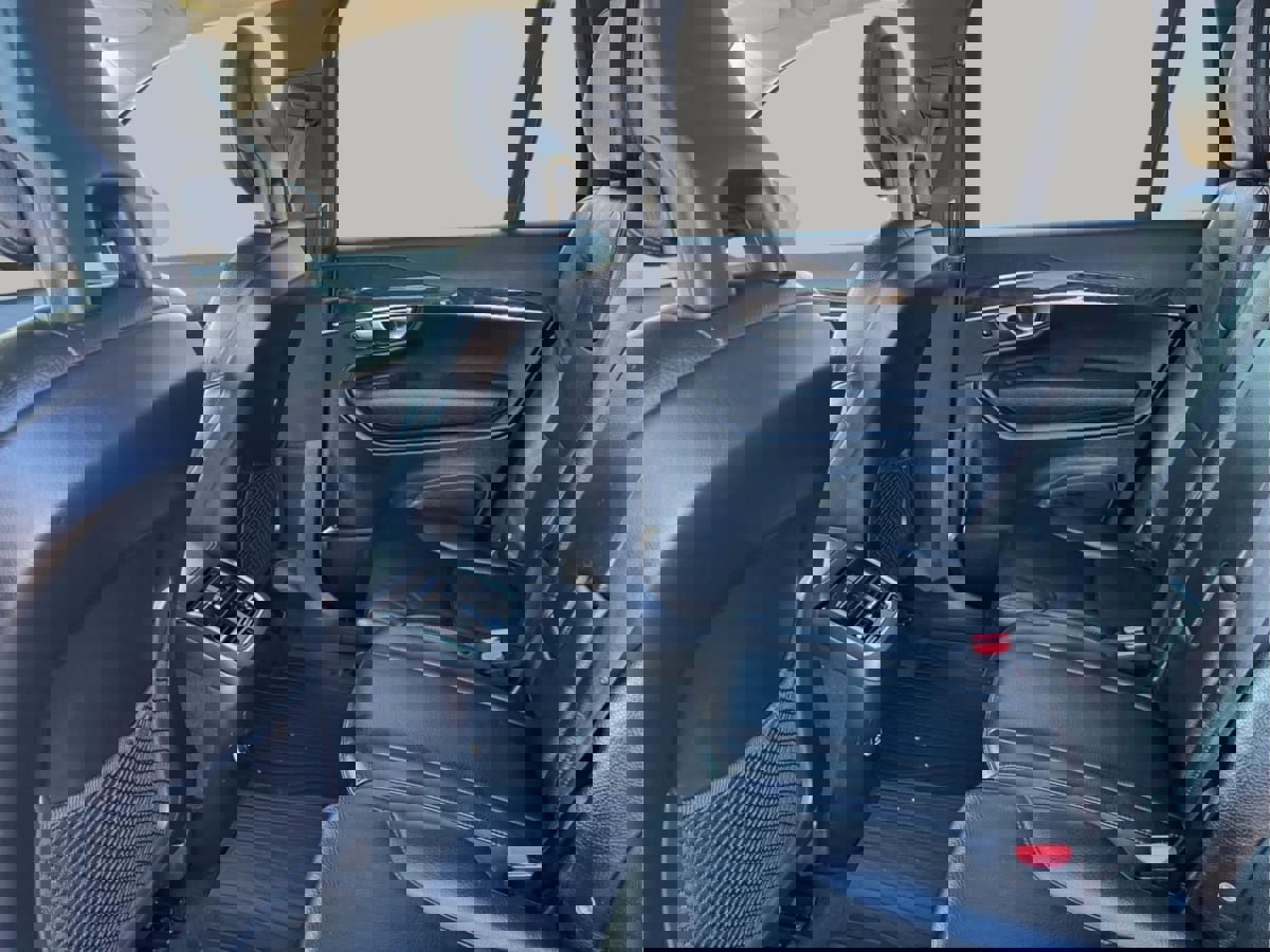 Used 2018 Volvo XC90 T6 Momentum w/ Convenience Package image 27