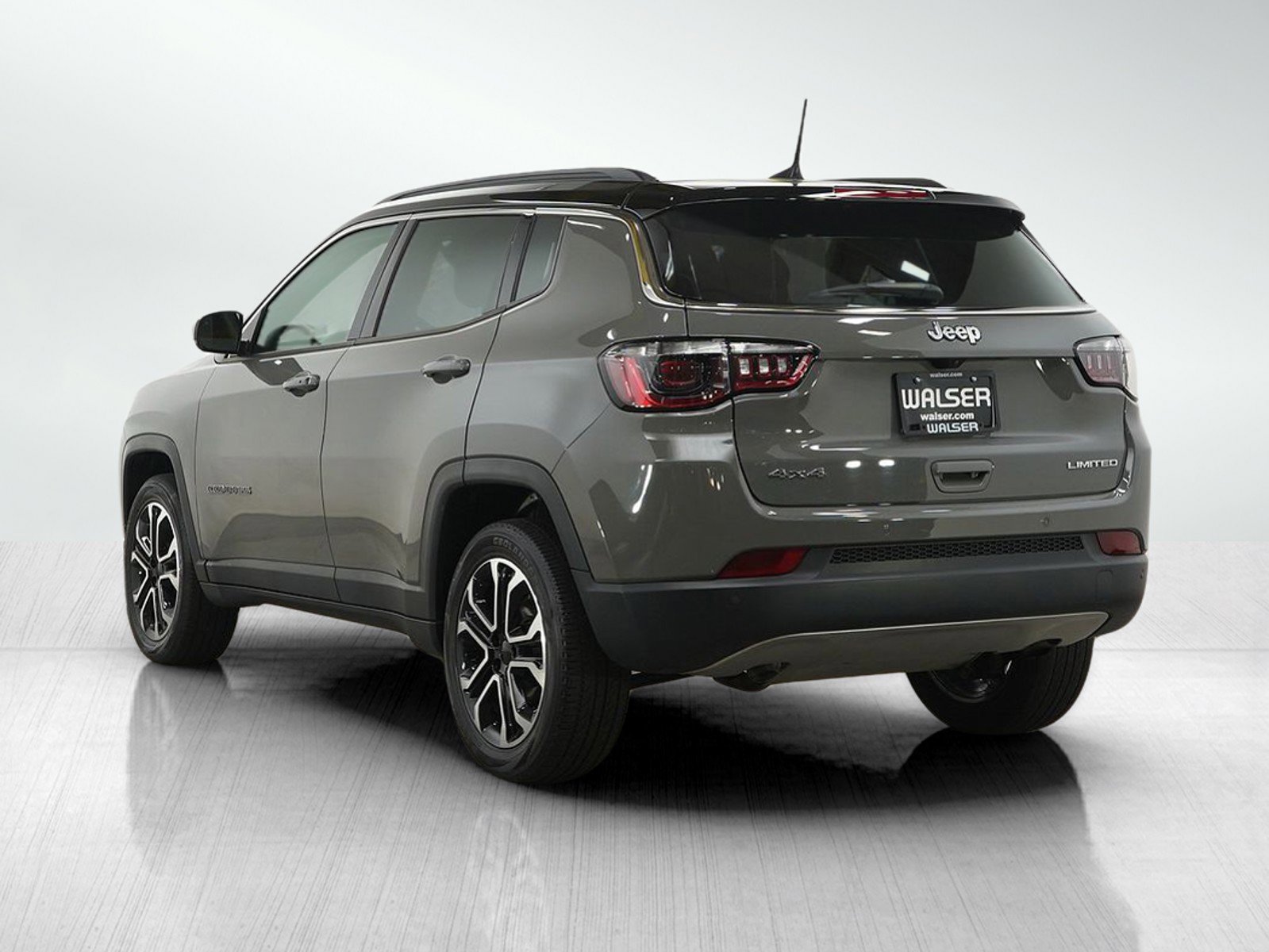 Used 2024 Jeep Compass Limited AWD/4WD image 3