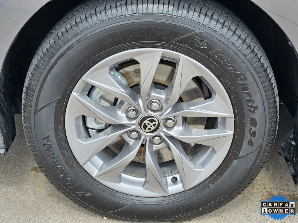 Used 2026 Toyota Sienna LE image 10