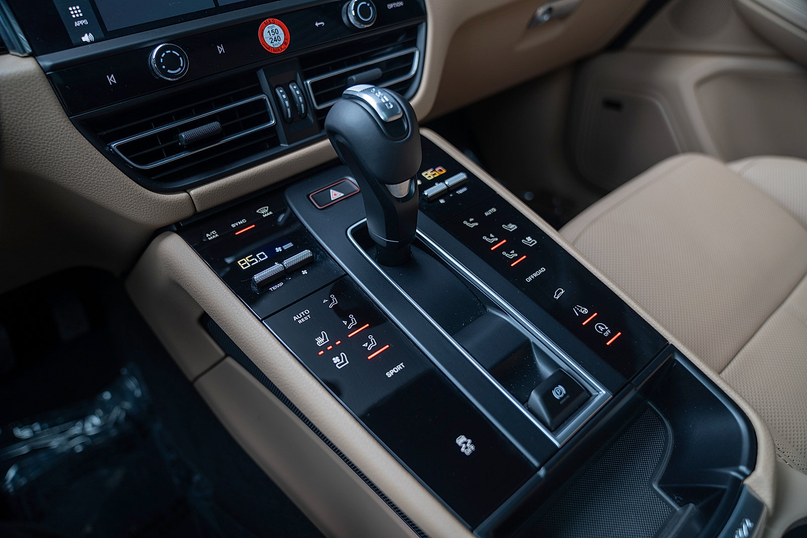 Certified 2026 Porsche Macan AWD/4WD image 14