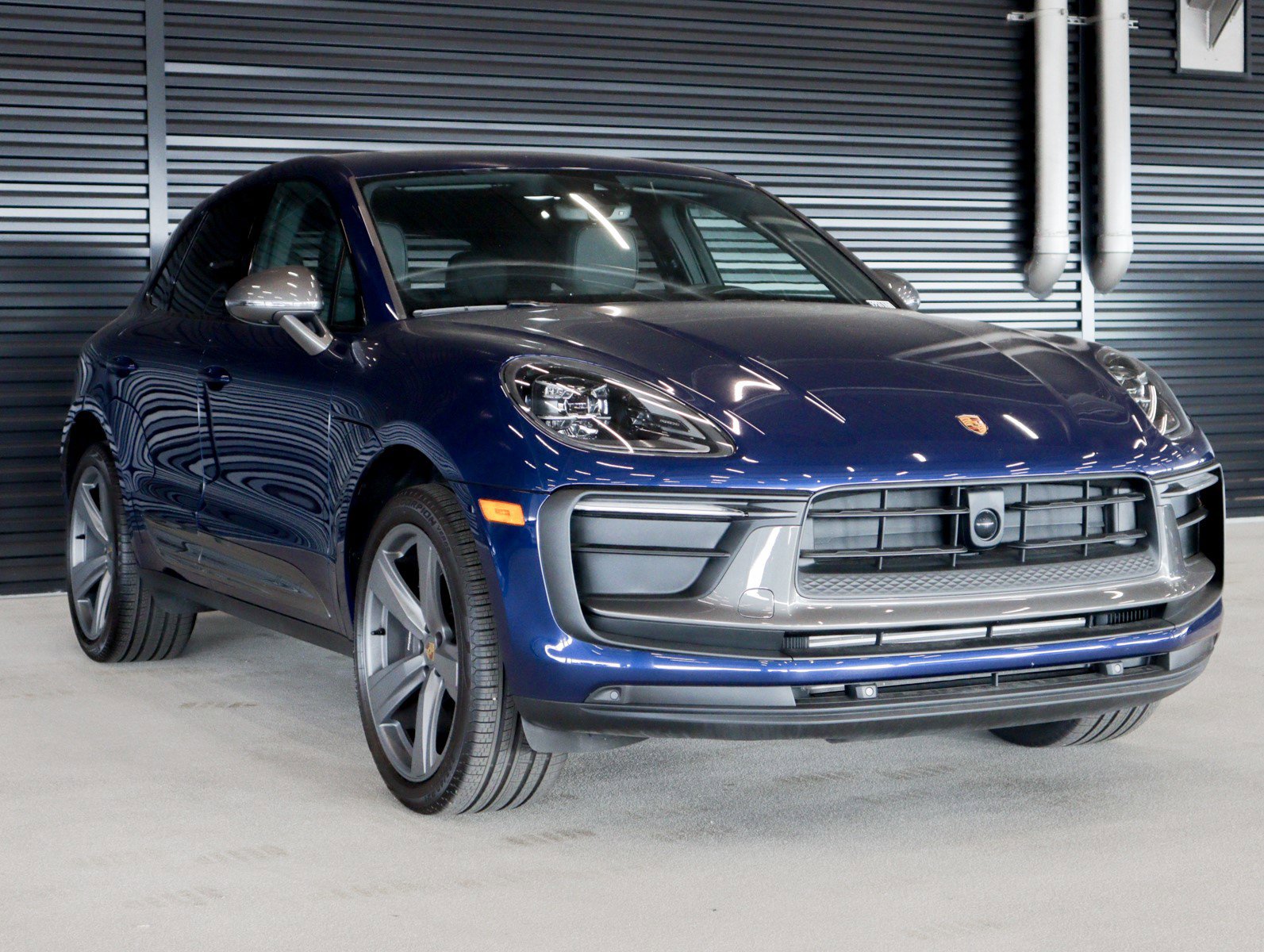 Certified 2025 Porsche Macan T image 7